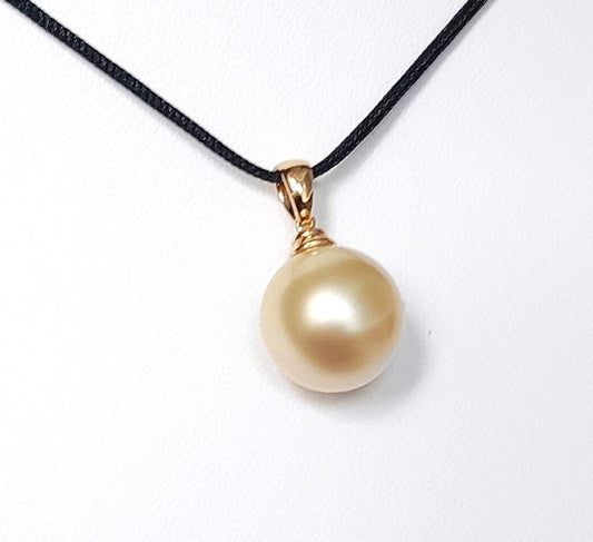 Stylish Golden South Sea Round Pearl Pendant set in 18k Gold